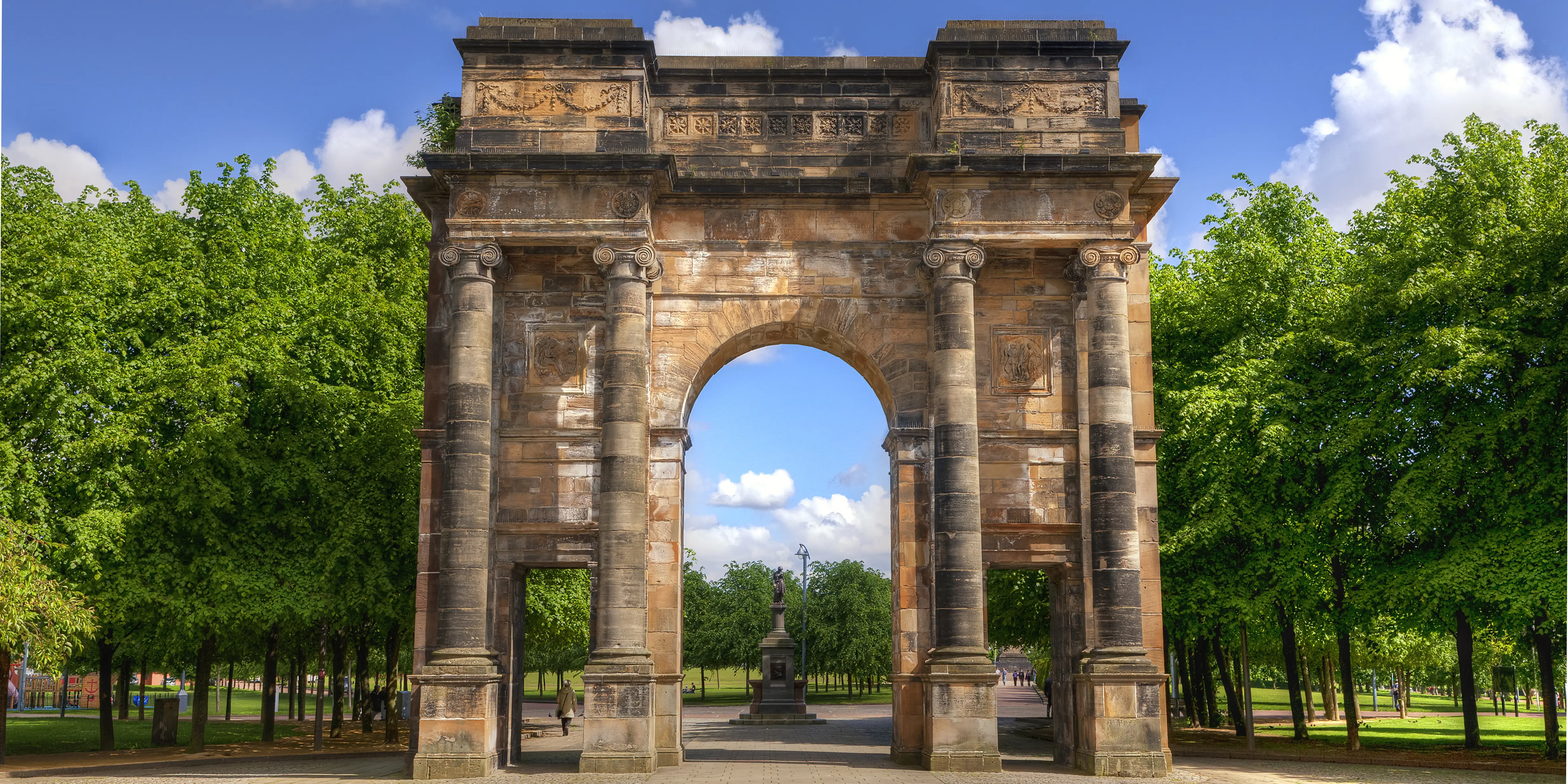 photo of the entrance to Glasgow Green.